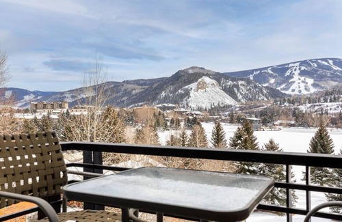 Avon House | Epic BC Views! Premium 2BD Penthouse - A/C, Pool, Hot Tub