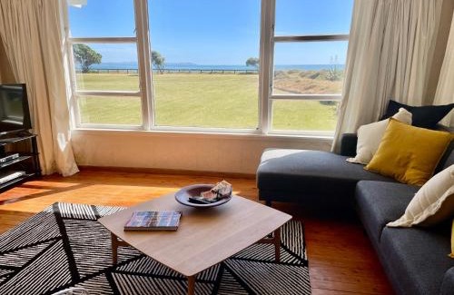 Taipa House | Epic Beachfront Bure - Taipa