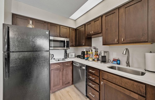 Florida Central Atlantic Coast Apartment | Epic * Disney & Universal Studios * Free SHUTTLE * 1 King * 1 Queen * FREE PARKING * NO RESORT FEE *