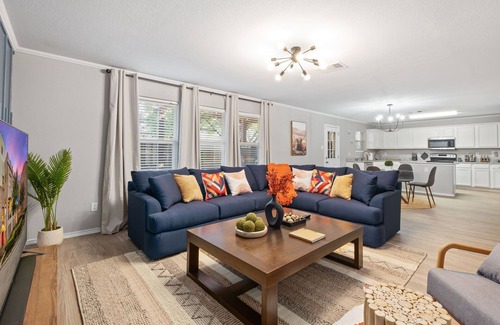 Grand Prairie House | Epic Fun Luxury 4 BR in DFW w/Casino & Lounge!