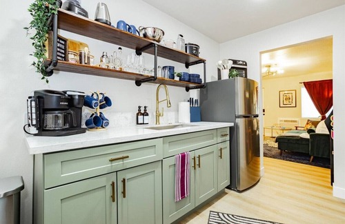 Las Vegas House | Epic Group Haven: 5 Suites, Sleeps 34, Near Strip