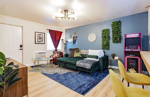 Las Vegas House | Epic Group Haven: 5 Suites, Sleeps 34, Near Strip