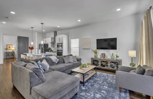 Edgehill House | Epic Gulch Home With Skyline Views