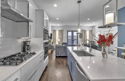 Edgehill House | Epic Gulch Home With Skyline Views