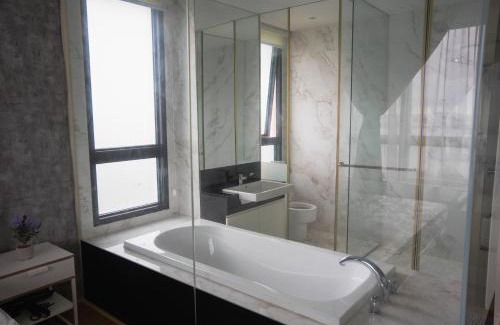 Masai Apartment | Epic Marina View 3BR Permas w Bathtub & Seaview Balcony Permas by Our Stay