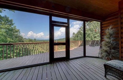 Murphy House | Epic Mountain Views | 2 Kings | Sleeps 8 + Dogs!