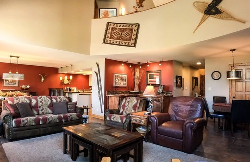 Purgatory Condo | Epic Mountain Views! End Unit! 2 Miles North of Purgatory! Heated Pool !