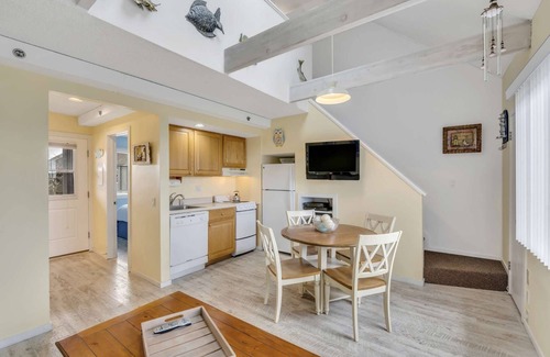 Napeague Apartment | Epic Nearshore 1BRw/Loft+ Heated Pool&Tennis Club