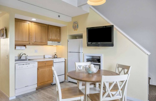 Napeague Apartment | Epic Nearshore 1BRw/Loft+ Heated Pool&Tennis Club