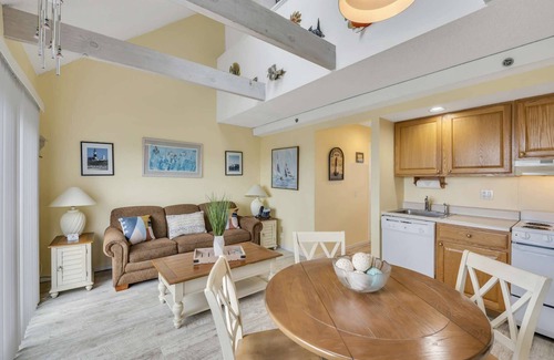 Napeague Apartment | Epic Nearshore 1BRw/Loft+ Heated Pool&Tennis Club