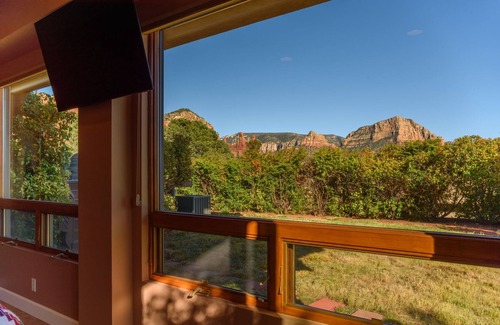 Sedona House | Epic Red Rock Panoramas Featuring Cathedral Rock