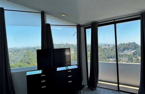 Bel Air House | Epic Views: Bel Air Mid-Century!