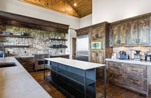 Morganton Cabin | Epic Views | Luxe Stay @ Highland Red House | Family Fun, Games, HotTub, FirePit