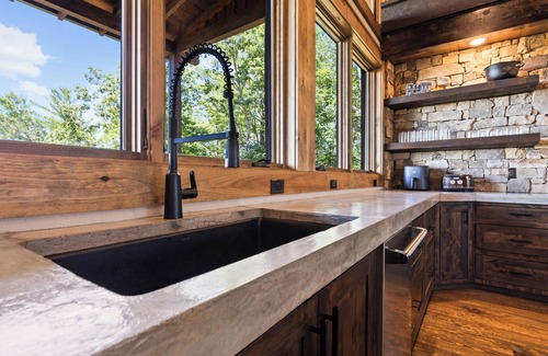 Morganton Cabin | Epic Views | Luxe Stay @ Highland Red House | Family Fun, Games, HotTub, FirePit