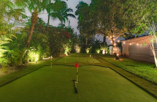 Golden Glades Villa | Epic Villa w/a Big BKB Court+Fire Pit+ Mini Golf & More