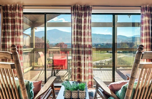 Wears Valley Ski Chalet | EpicViews!~EasyRoads!~Fall Colors!~Hot tub~Firepit