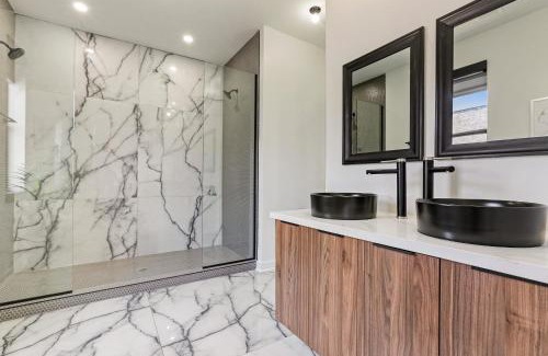 Faubourg Lafayette House | Equator 3 Bedroom Rooftop Villa