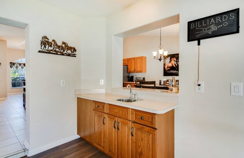 Ocala House | Equestrian Paradise w/Swimming Pool 12 min to WEC Walk to Food, Mall, Shops