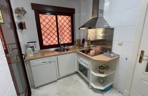 Motril Apartment | Equipado, Terraza de 32 m2 con vistas al campo de golf en Playa Granada.