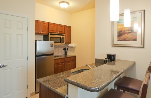 Lafayette Condo | Equipped King Suite Near LFT | Free Daily Breakfast, Shuttle + Hot Tub Access