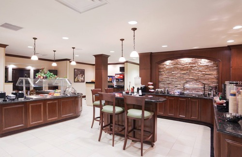 Lafayette Condo | Equipped King Suite Near LFT | Free Daily Breakfast, Shuttle + Hot Tub Access