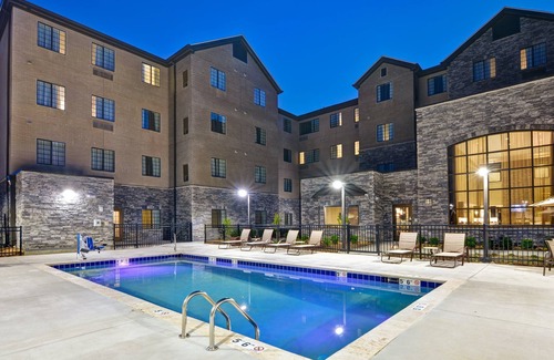 Mount Juliet Apartment | Equipped Queen Studio | Free Breakfast, Business Center + Fitness Center Access
