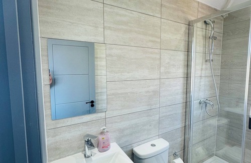 Yiewsley House | Equipped room with amenities nearby high street and station