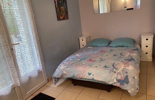 Chaville Apartment | Equipped Studio Near Versailles and Paris