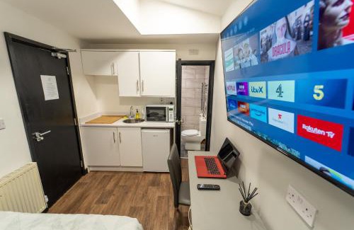 Selly Oak Apartment | Equipped Studios in Guest House next to UOB and QE close to City!