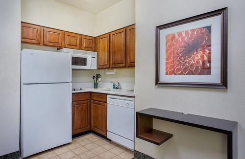 Downtown Chattanooga Condo | Equipped Suite in Downtown Chattanooga | Free Breakfast + Hot Tub Access