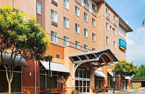 Downtown Chattanooga Condo | Equipped Suite in Downtown Chattanooga | Free Breakfast + Hot Tub Access