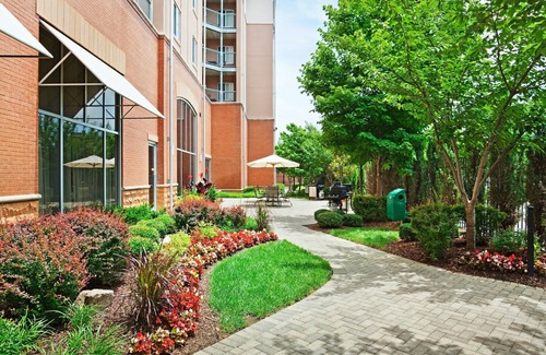 Downtown Chattanooga Condo | Equipped Suite in Downtown Chattanooga | Free Breakfast + Hot Tub Access