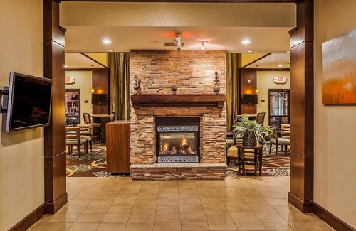 Bismarck Condo | Equipped Suite Near Downtown + BIS | Free Daily Breakfast + Indoor Pool