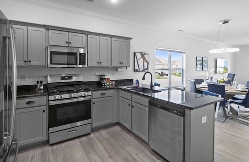 Jeffersonville House | Equus: Work Friendly & Near Downtown