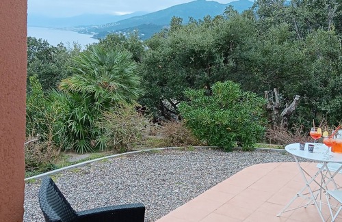 Mausoleo Apartment | Erbalunga: Un Petit Coin de Détente Face à la mer