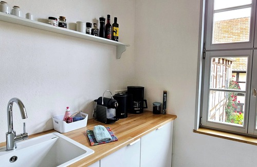 Quedlinburg Apartment | Erholung mit Hof-idylle & Kamin im Einmaligen Denkmal von 1477, 120qm, Parkpl