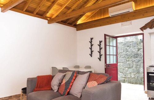 Horta Apartment | Erica Azorica apartment, rustic and with stunning landscape