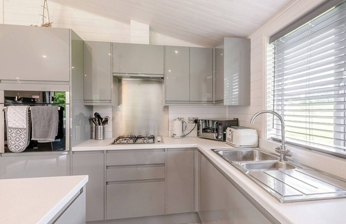 Hundall Cottage | Erica Lodge is in the secluded Water View area, western side of the marina.