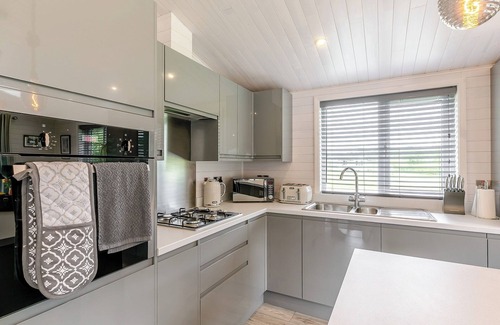 Hundall Cottage | Erica Lodge is in the secluded Water View area, western side of the marina.
