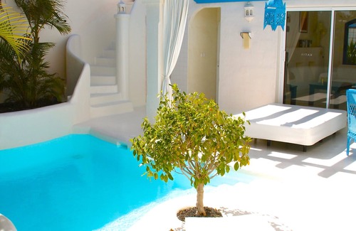 Geafond Villa | Villa Santorini with private pool and jacuzzi
