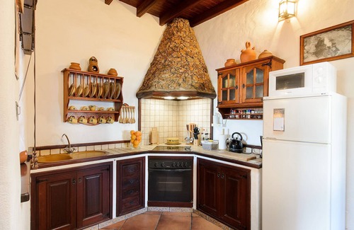 Guime Villa | Beautiful Country Villa with Pool, Terrace, Garden & Wi-Fi; Parking Available