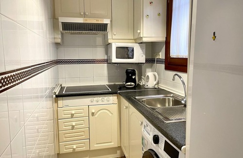Poblado Sancti Petri Apartment | Apartment Caracas close to beach, free parking