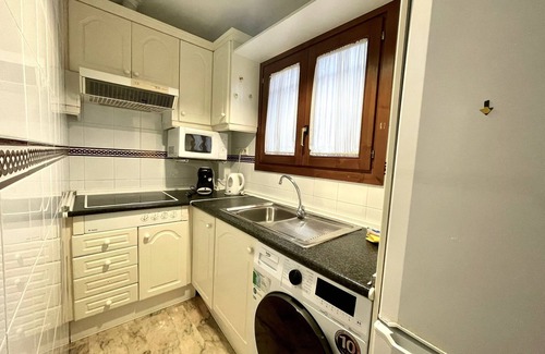 Poblado Sancti Petri Apartment | Apartment Caracas close to beach, free parking