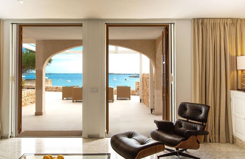 Colonia Sant Jordi Villa | Es Turó, luxury beachfront apartment in Colonia San Jordi