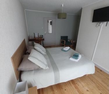 Gibourne Bed & Breakfast | ESCALE AU CLOS SAINT MARTIN DE JUILLERS Gîtes et Chambres d'hôtes