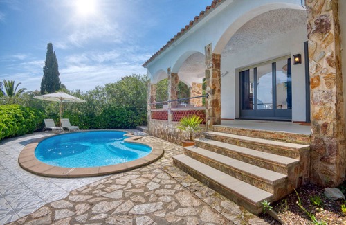 Pals House | ESCALE: Beautiful holiday rental house with private pool in Masos de Pals