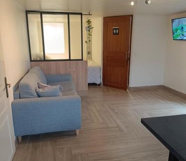 Voglans Apartment | Escapade cosy à Voglans avec terrasse au calme