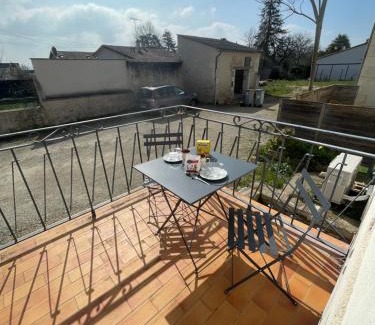 Chasseneuil-du-Poitou Apartment | Escapade poitevine - Maison climatisée avec 3 Ch - 4 min Futuroscope et Aquascope