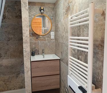 Aurons Apartment | Escapade sous les pins 20m2