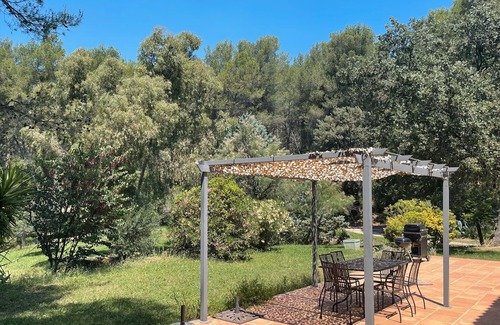 Aubagne Apartment | Escape and Comfort in Aubagne with Shared Pool